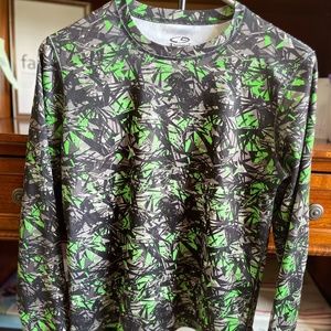 Champion long sleeve shirt in size extra large youth